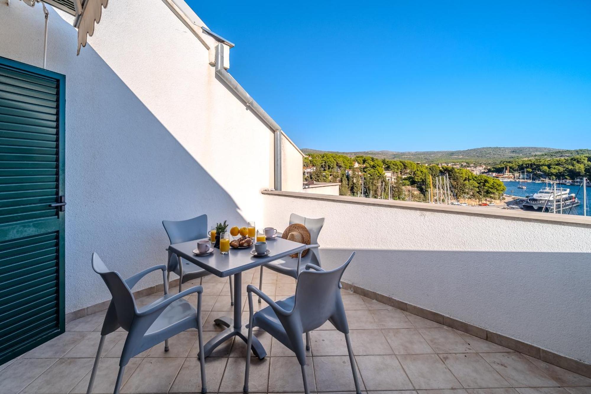 Apartment Milna - With Swimming Pool & Amazing Seaviews, Above Bijaka Beach ภายนอก รูปภาพ