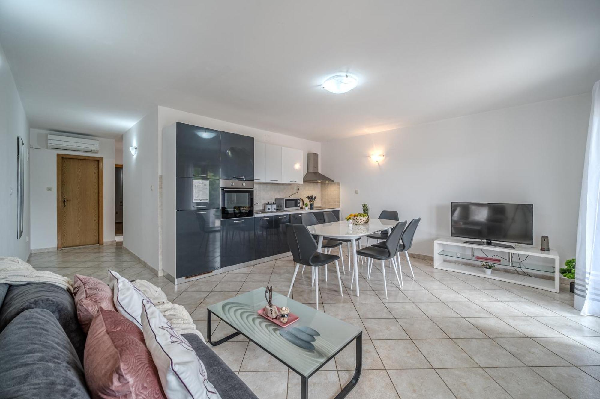 Apartment Milna - With Swimming Pool & Amazing Seaviews, Above Bijaka Beach ภายนอก รูปภาพ