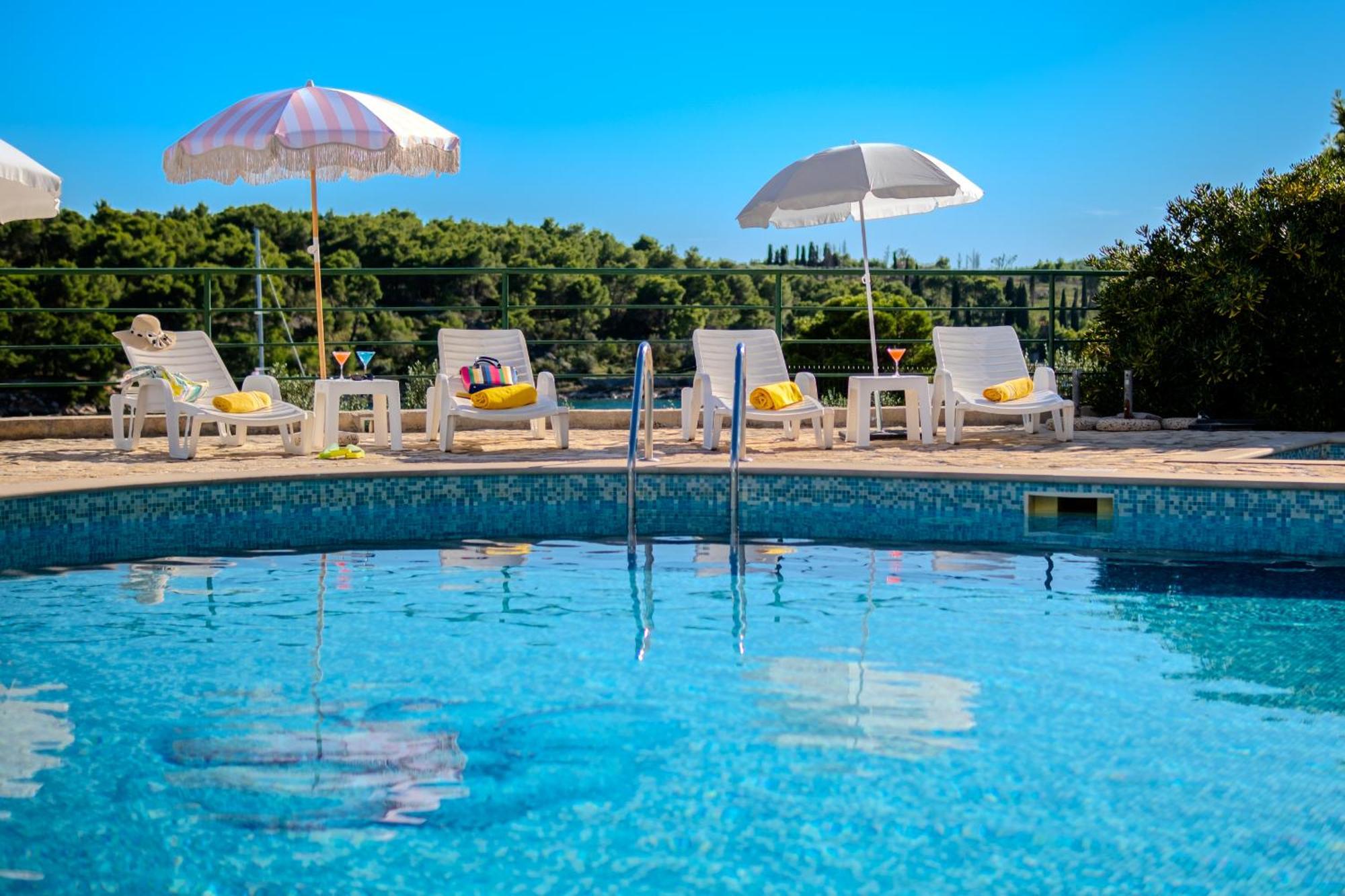 Apartment Milna - With Swimming Pool & Amazing Seaviews, Above Bijaka Beach ภายนอก รูปภาพ